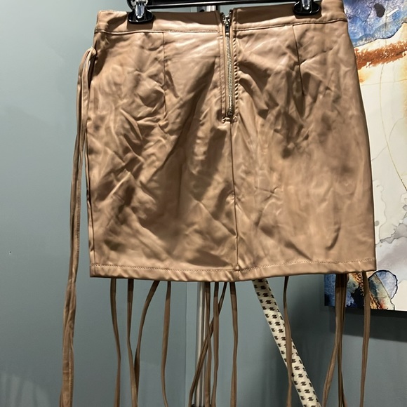 NWT Women’s Faux leather mini skirt with fringe detail - Picture 4 of 6